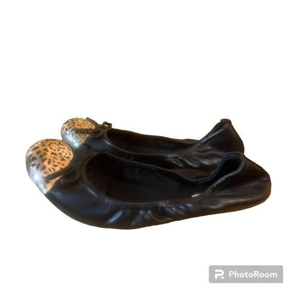 Women’s Vera Wang Black with Gold Cap Toe Ballet Flats Size 6.5 - Picture 5 of 11